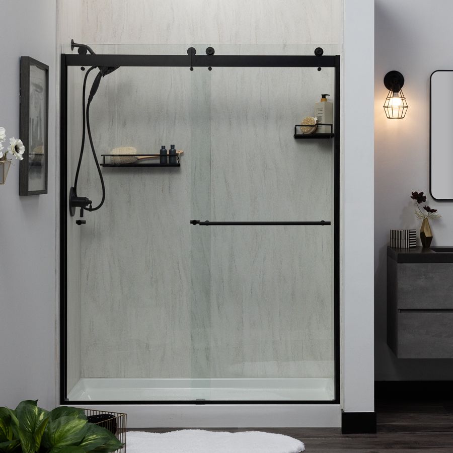 Light stone-look shower walls